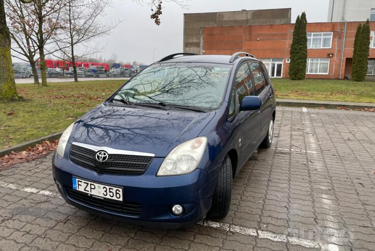 Toyota Corolla Verso 1 generation Minivan