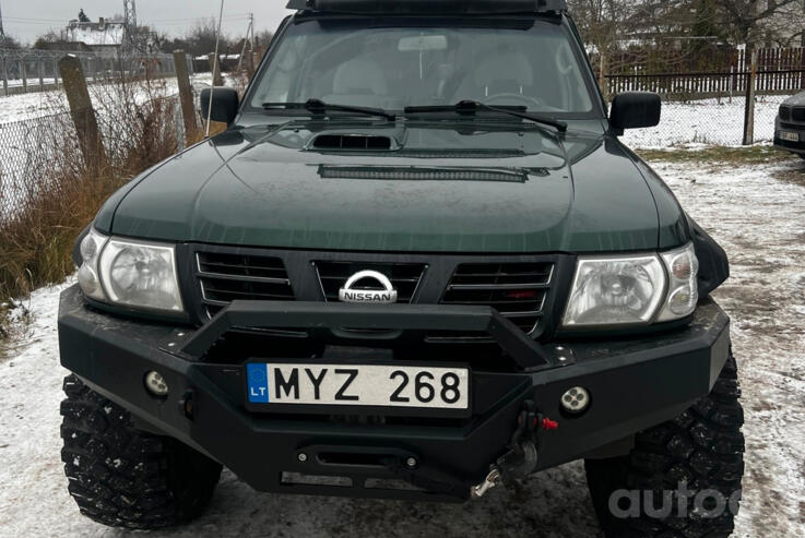 Nissan Patrol Y61 SUV 3-doors