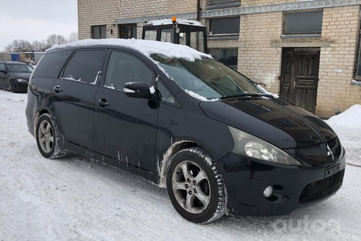 Mitsubishi Grandis 1 generation Minivan