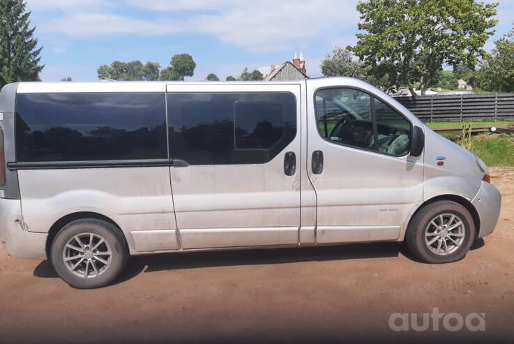 Renault Trafic 2 generation Minivan