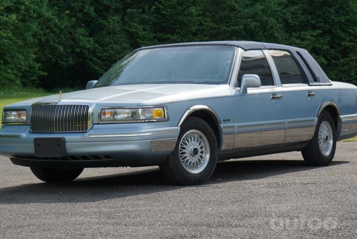 Lincoln Town Car 2 generation