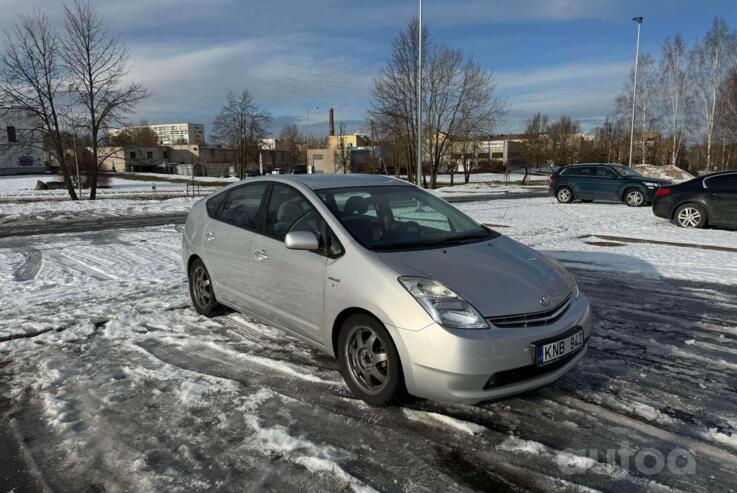 Toyota Prius 2 generation [restyling] (XW20)