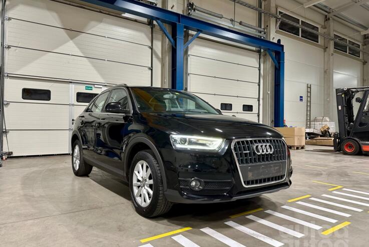 Audi Q3 8U SUV 5 doors