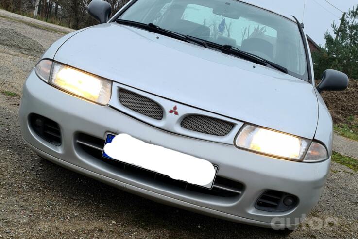 Mitsubishi Carisma 1 generation Sedan