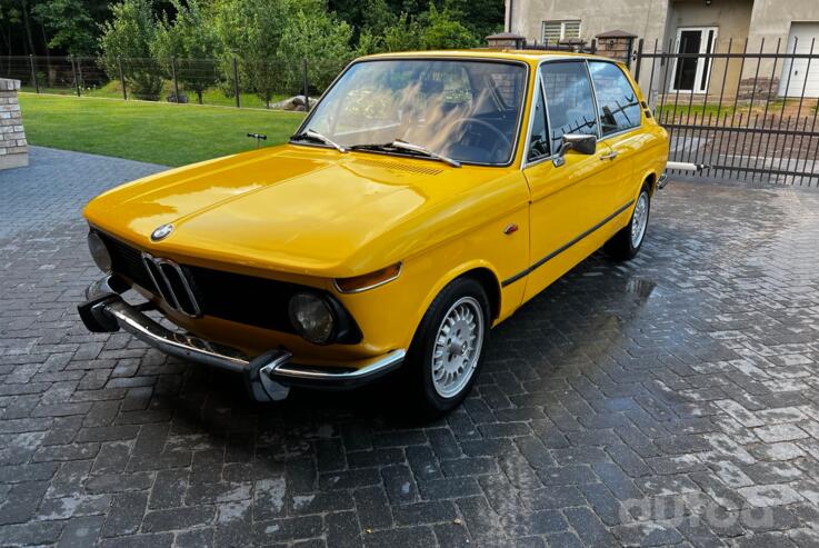 BMW 02 (E10) 1 generation
