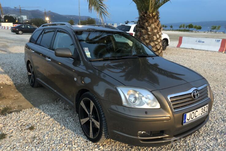 Toyota Avensis 2 generation wagon