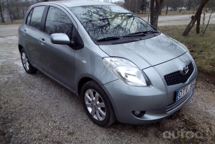 Toyota Yaris 2 generation