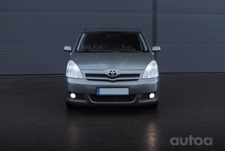 Toyota Corolla Verso 1 generation [restyling] -2 generation
