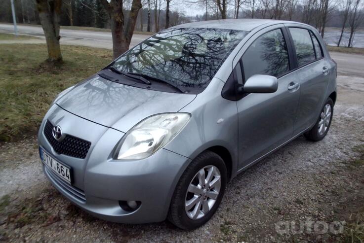 Toyota Yaris 2 generation