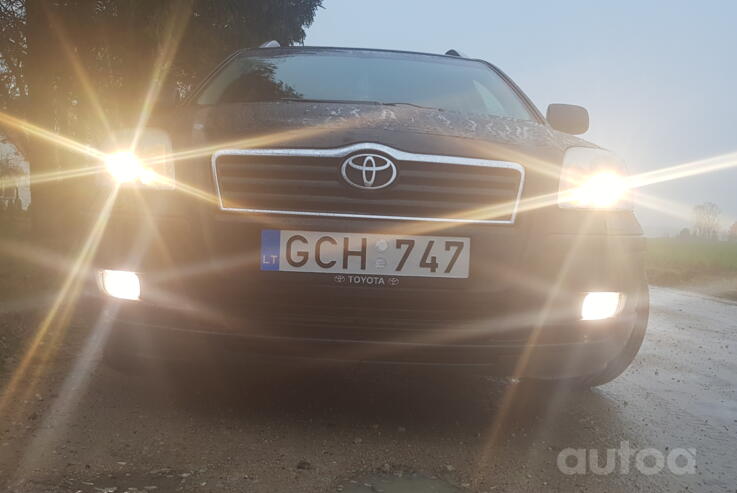 Toyota Avensis 2 generation wagon