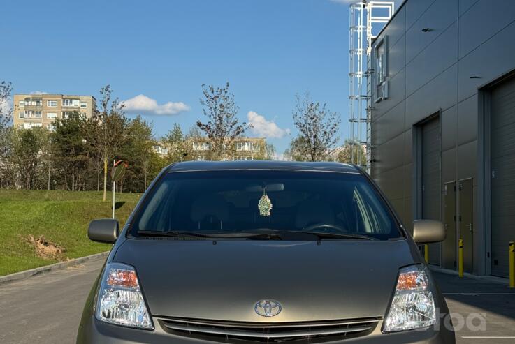 Toyota Prius 2 generation Hatchback