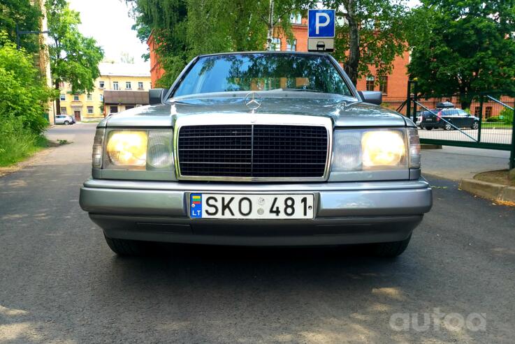 Mercedes-Benz W124 1 generation