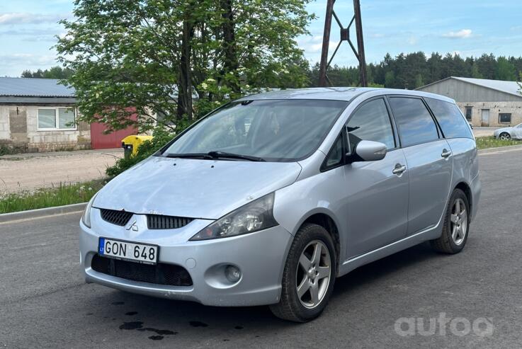 Mitsubishi Grandis 1 generation Minivan