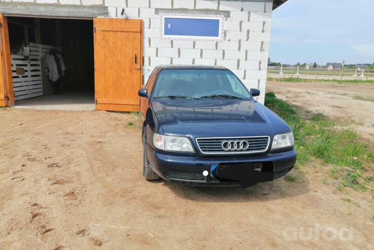 Audi A6 A4/C4 Sedan