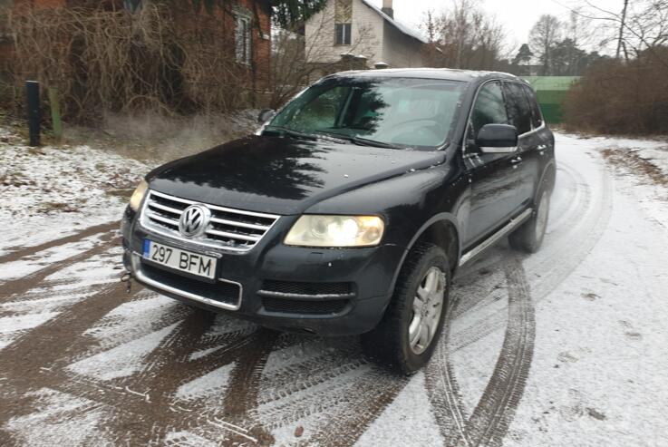 Volkswagen Touareg 1 generation Crossover
