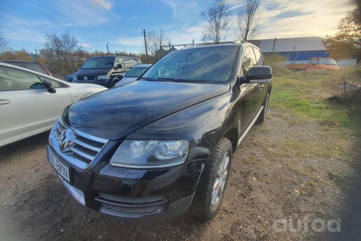 Volkswagen Touareg 1 generation Crossover