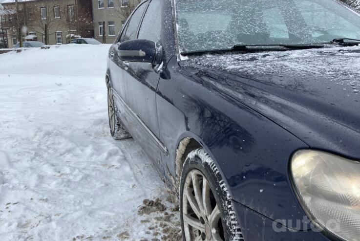 Mercedes-Benz S-Class W220 Sedan