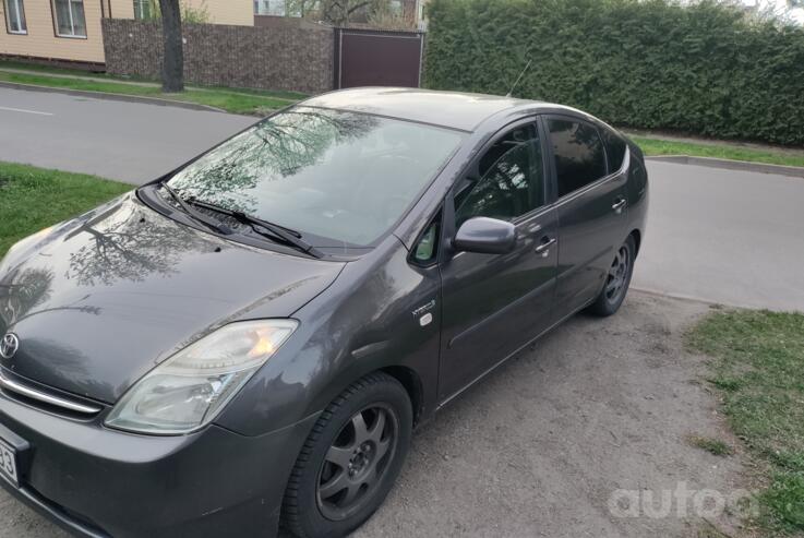 Toyota Prius 2 generation [restyling] (XW20)