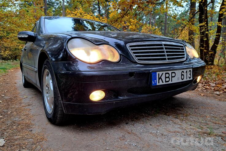 Mercedes-Benz C-Class W203/S203/CL203 Sedan