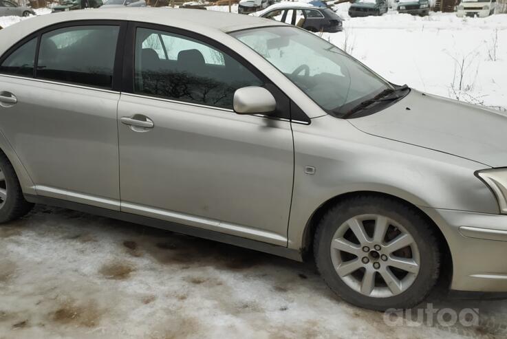 Toyota Avensis 2 generation Sedan