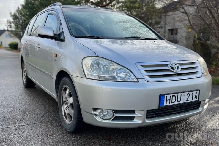 Toyota Avensis Verso 1 generation Minivan