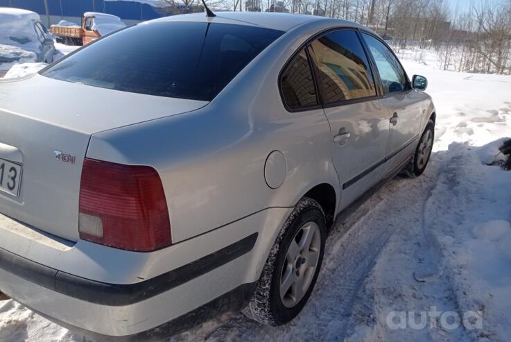 Volkswagen Passat B5 Sedan 4-doors