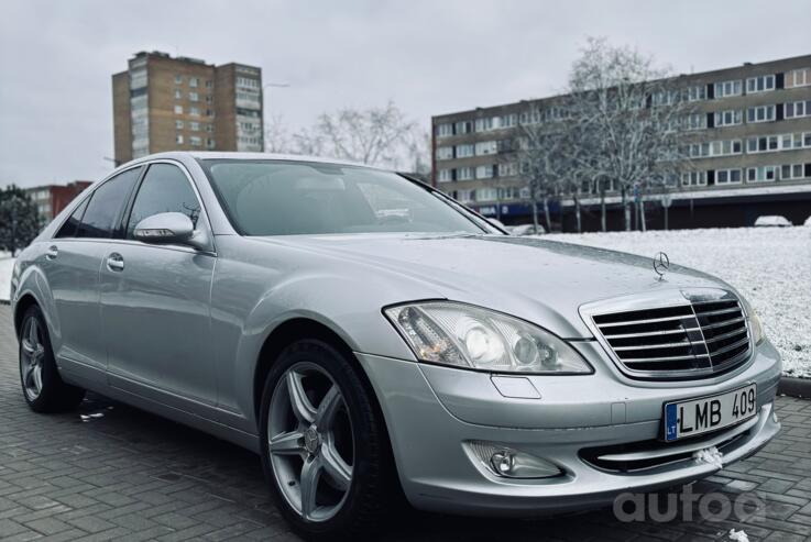 Mercedes-Benz S-Class W221 Sedan