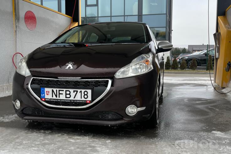 Peugeot 208 1 generation Hatchback 5-doors