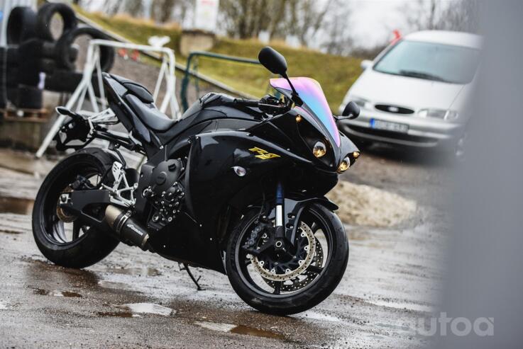 Yamaha R1