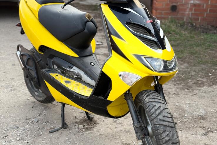 Aprilia SR