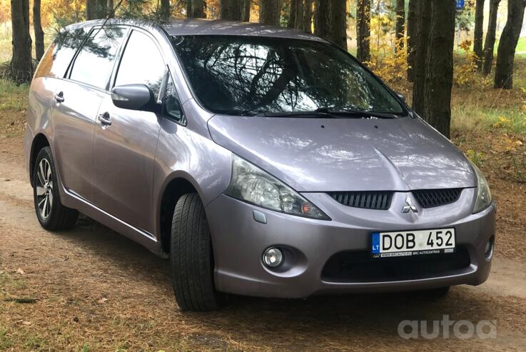 Mitsubishi Grandis 1 generation Minivan