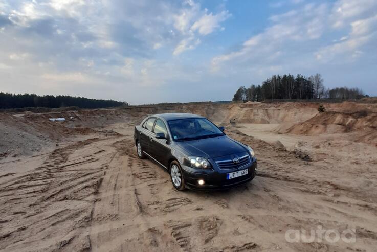 Toyota Avensis 2 generation [restyling] Liftback