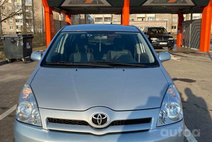 Toyota Corolla Verso 1 generation Minivan