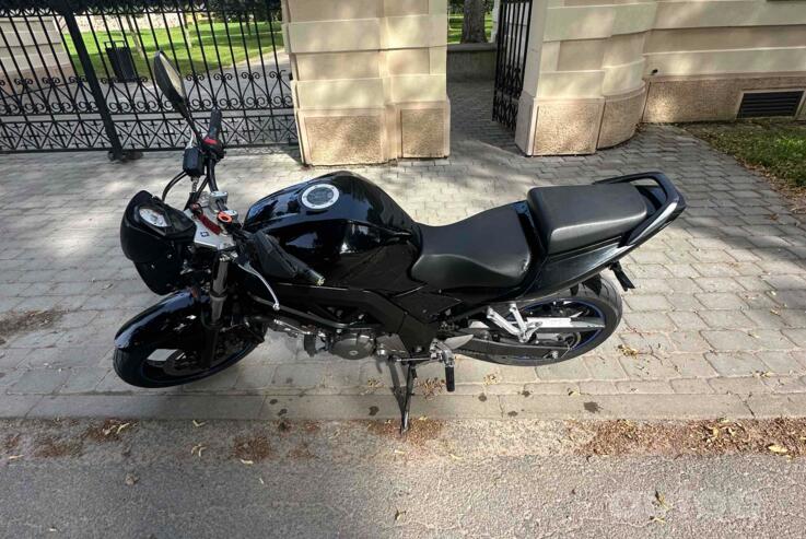Suzuki SV