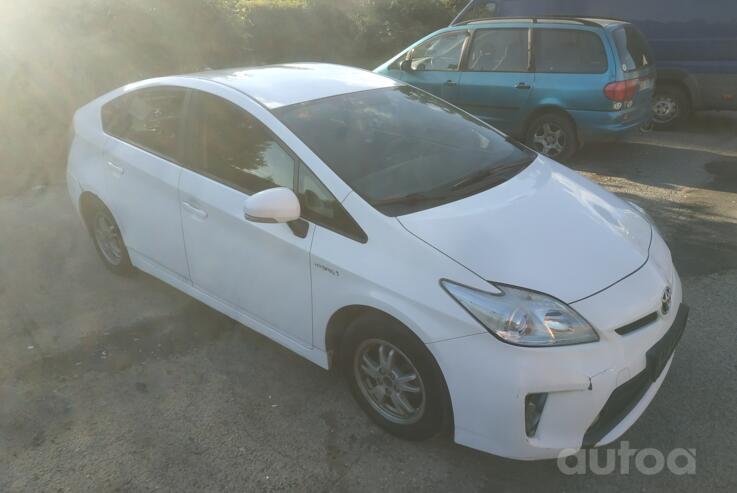 Toyota Prius 3 generation [restyling] Hatchback