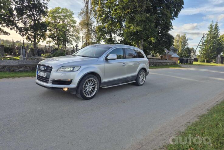 Audi Q7 4L Crossover