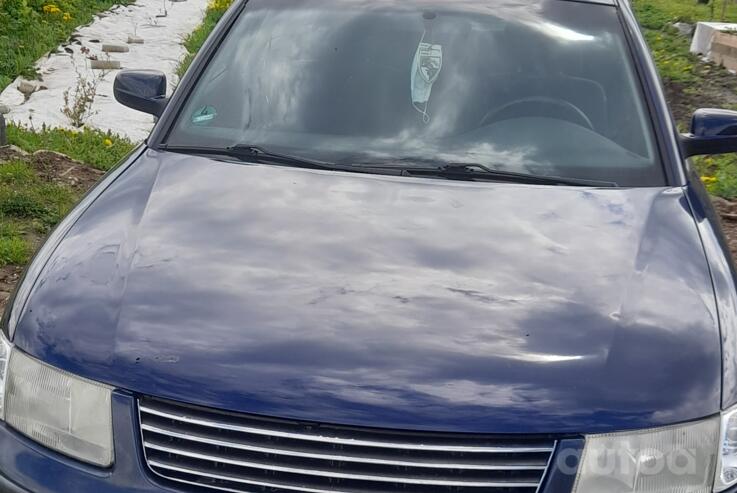 Volkswagen Passat B5 Sedan 4-doors