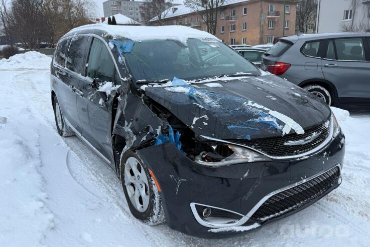 Chrysler Pacifica 2 generation Minivan