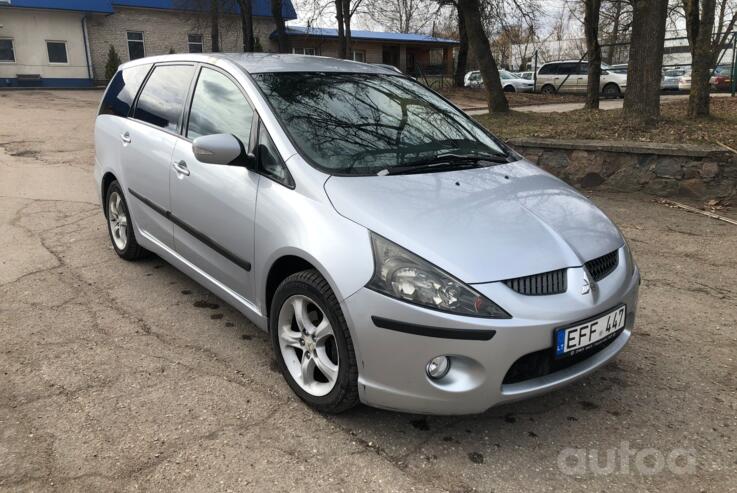 Mitsubishi Grandis 1 generation Minivan
