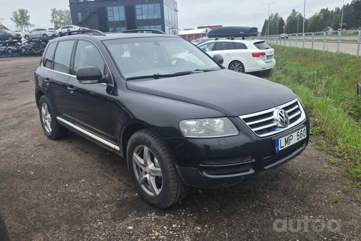 Volkswagen Touareg 1 generation Crossover