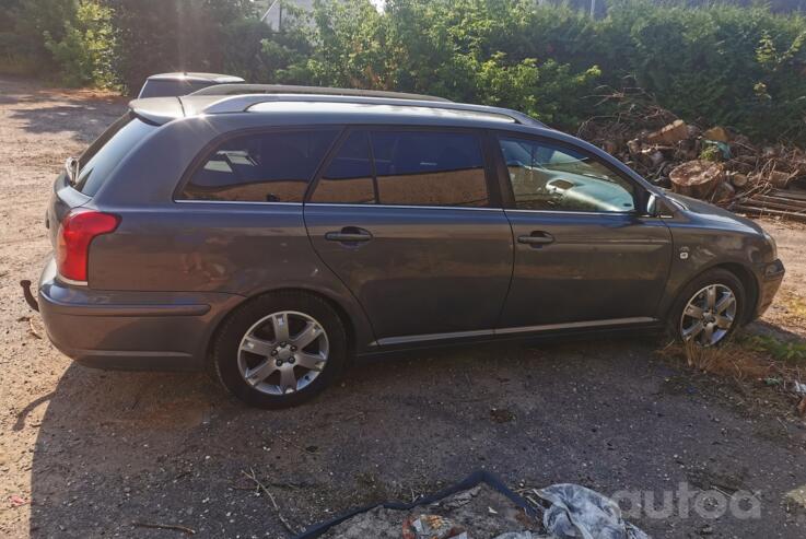 Toyota Avensis 2 generation wagon