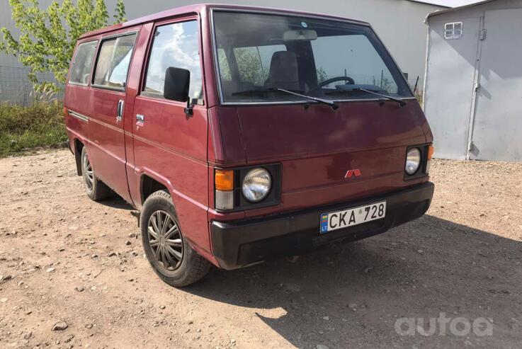 Mitsubishi L300 1 generation