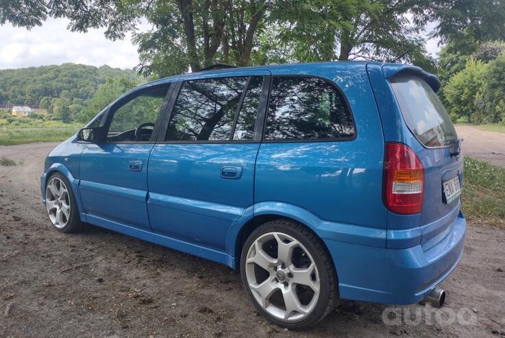 Opel Zafira OPC A [restyling]