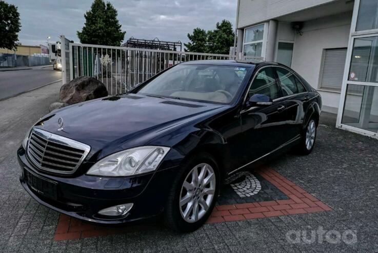 Mercedes-Benz S-Class W221 Sedan