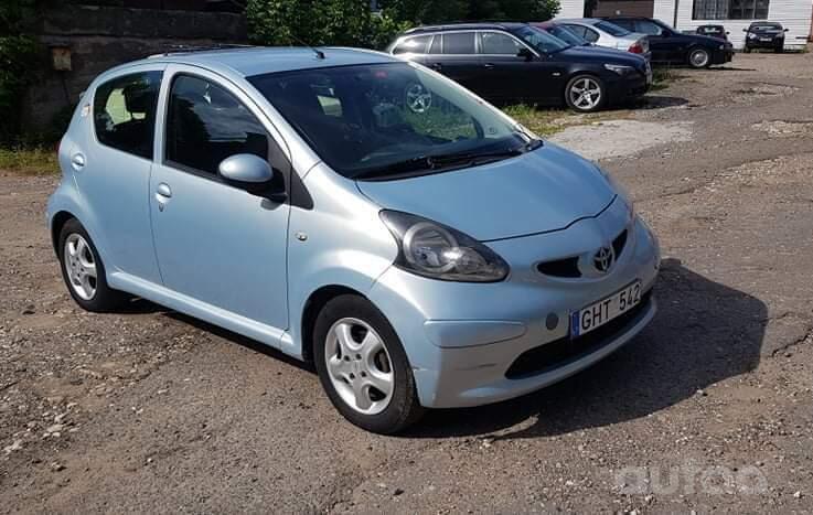 Toyota Aygo 1 generation Hatchback 5-doors