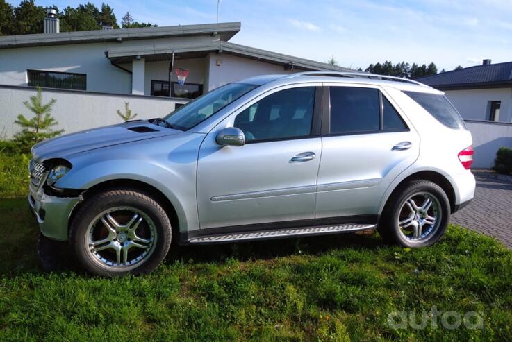 Mercedes-Benz M-Class W164 Crossover 5-doors