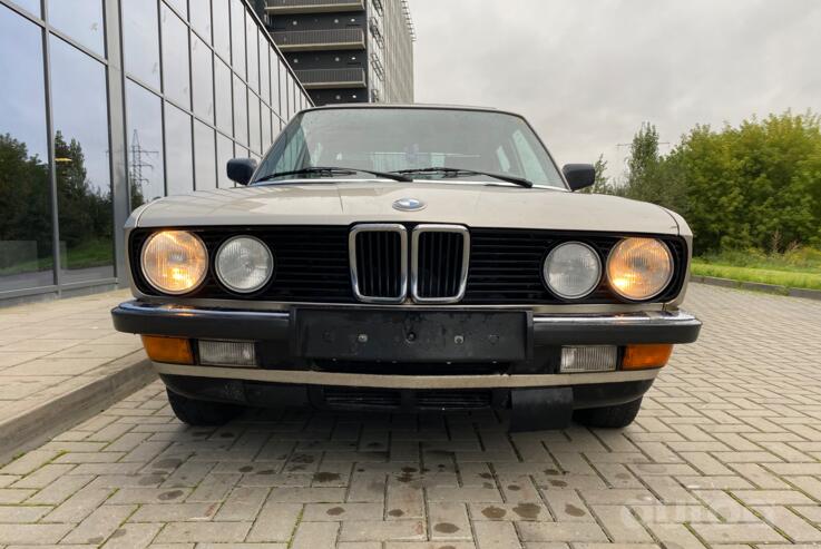 BMW 5 Series E28 Sedan
