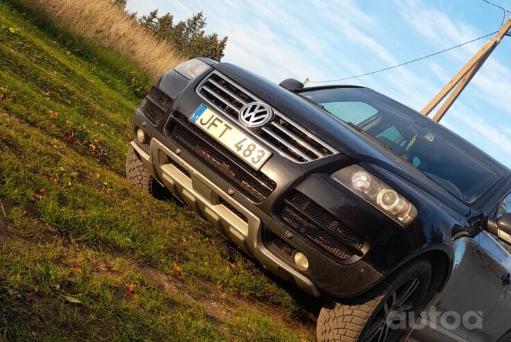 Volkswagen Touareg 1 generation Crossover