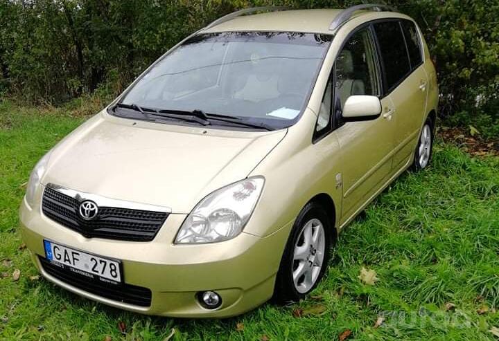 Toyota Corolla Verso 1 generation Minivan