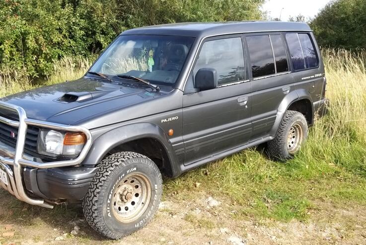 Mitsubishi Pajero 2 generation High Roof Wagon SUV 5-doors